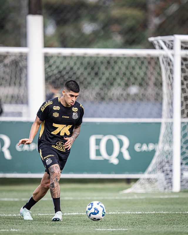 Santos se reapresenta com missão de montar defesa para enfrentar Corinthians; veja opções