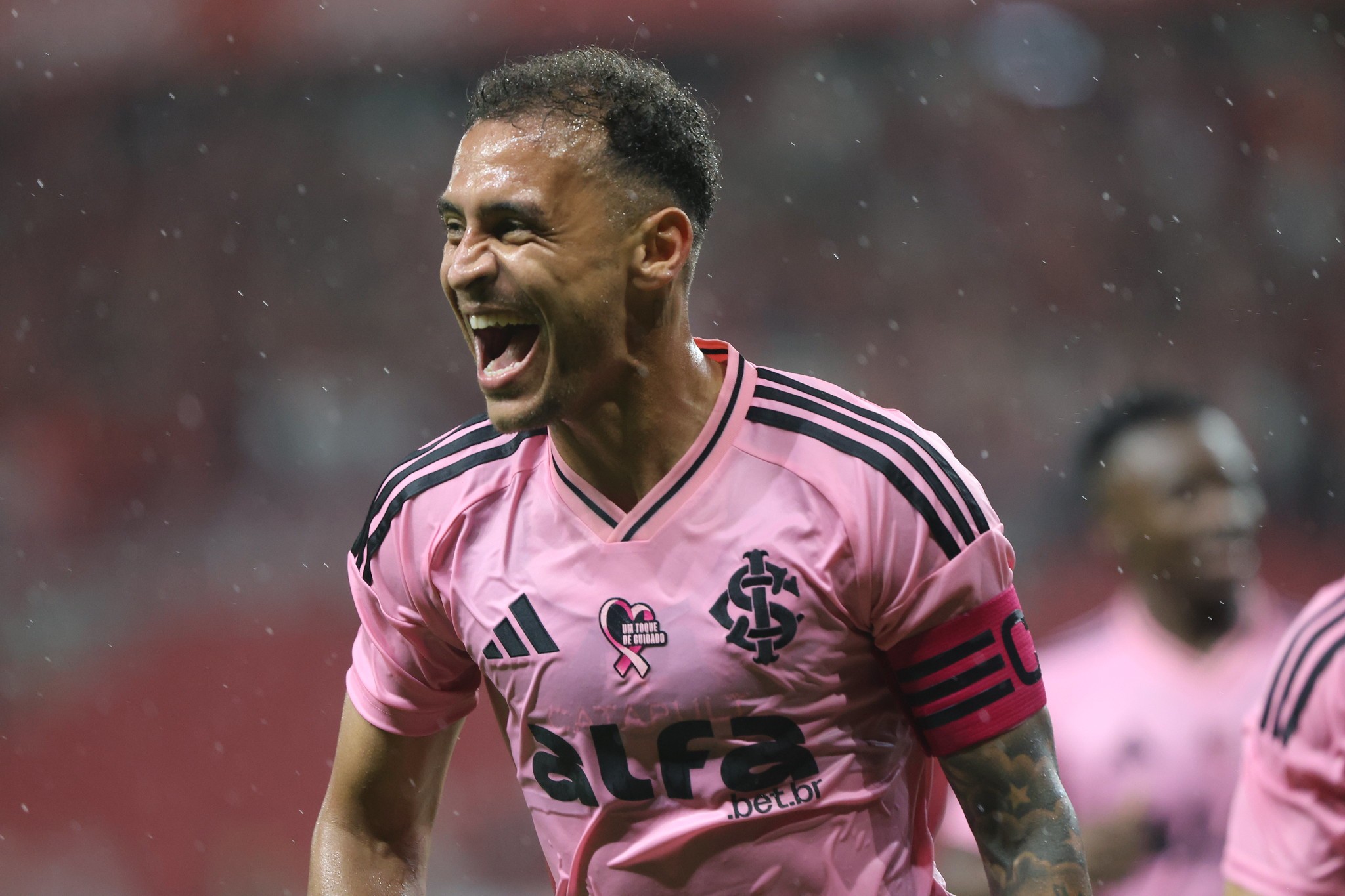 Alan Patrick iguala Arrascaeta e se candidata à artilharia do Brasil no melhor ano da carreira no Inter