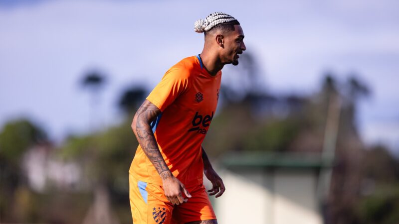 Na temporada mais goleadora da vida, Derik fala de futuro no Sport: “Não descartaria a possibilidade”