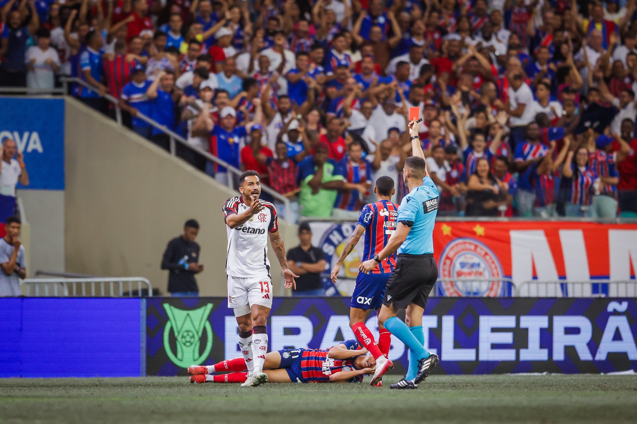 Flamengo chega a três cartões vermelhos no Brasileirão; veja ranking de expulsos na competição