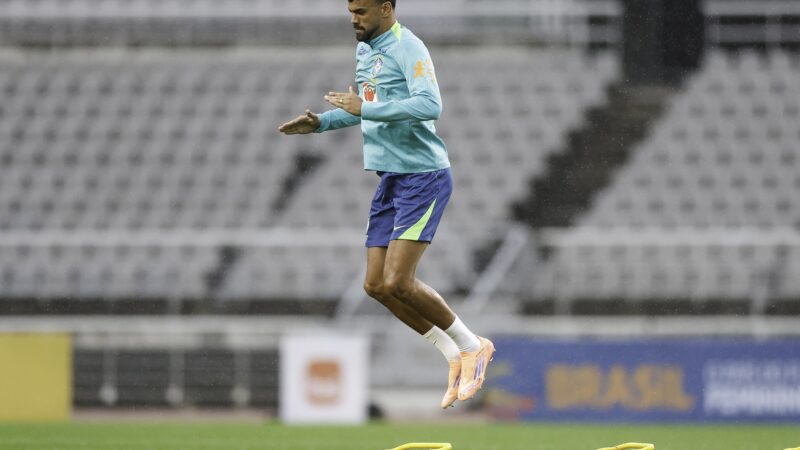Na Seleção, Fabrício Bruno amplia dúvidas na zaga do Cruzeiro para clássico; entenda