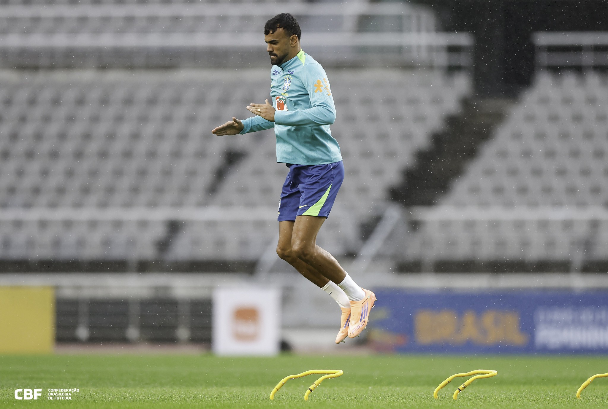 Na Seleção, Fabrício Bruno amplia dúvidas na zaga do Cruzeiro para clássico; entenda