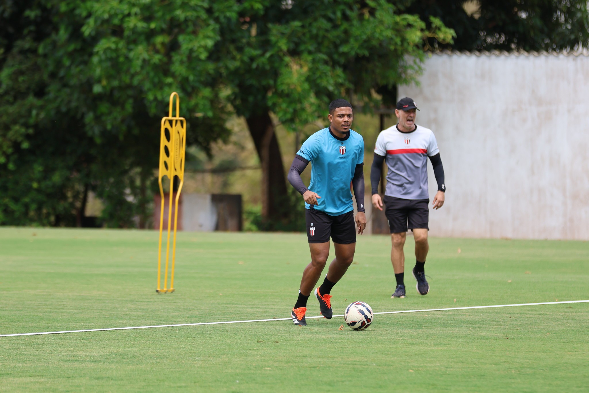 Botafogo-SP precisa improvisar para ter reposição nas laterais