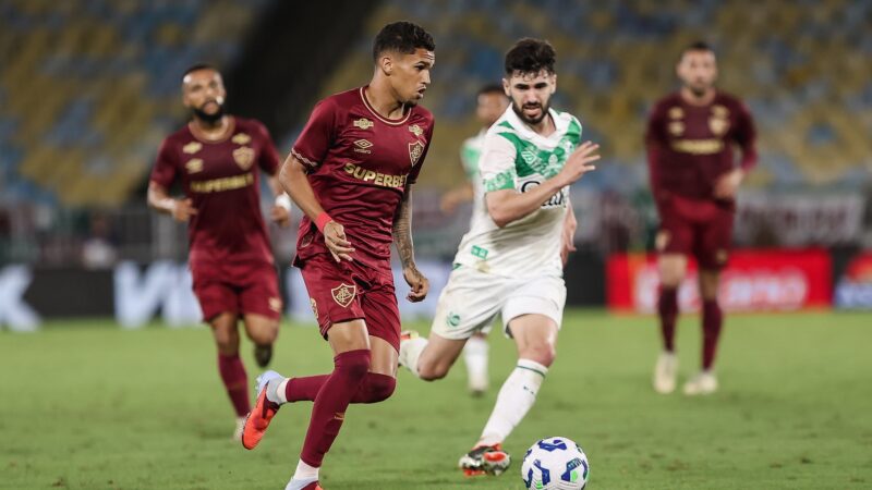 Pedido da torcida, Riquelme Felipe luta por sequência no Fluminense para ser fato novo com Zubeldia