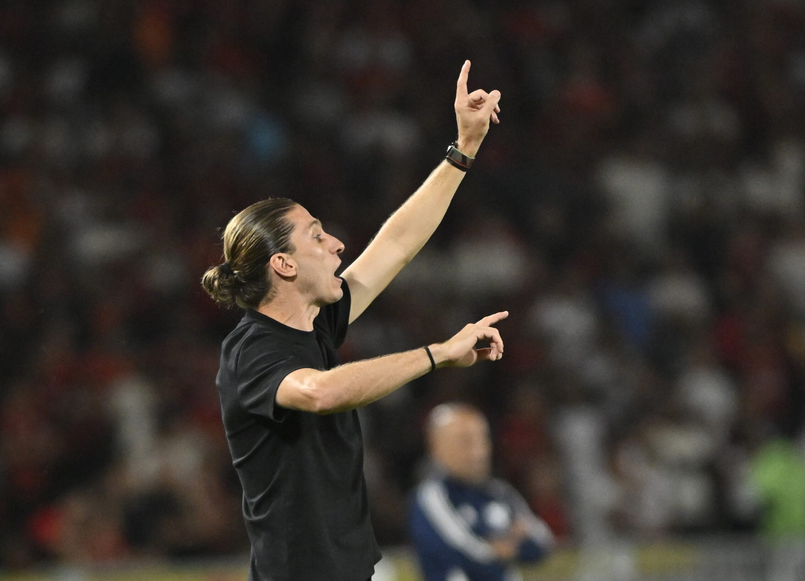 Filipe Luís lamenta chance de ampliar liderança e elogia Flamengo x Cruzeiro: “Intensidade europeia”