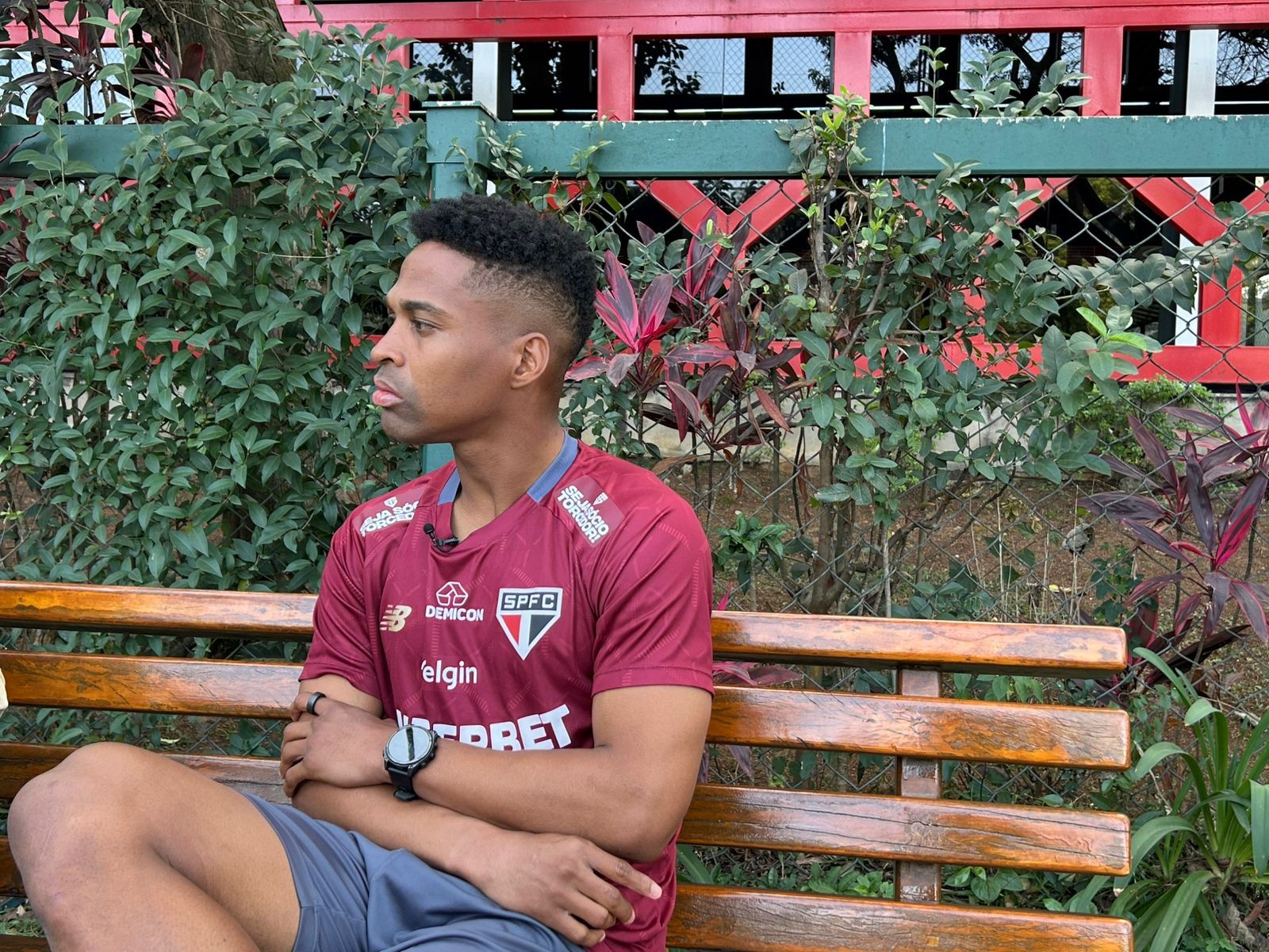 São Paulo deve perder Wendell por até oito semanas e espera retorno do lateral só em 2026