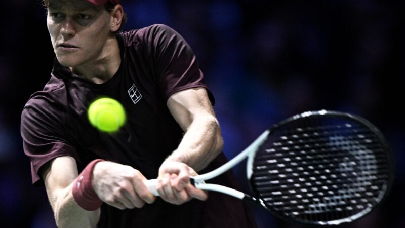 Jannik Sinner vence Ben Shelton e vai à semifinal do Masters 1000 de Paris