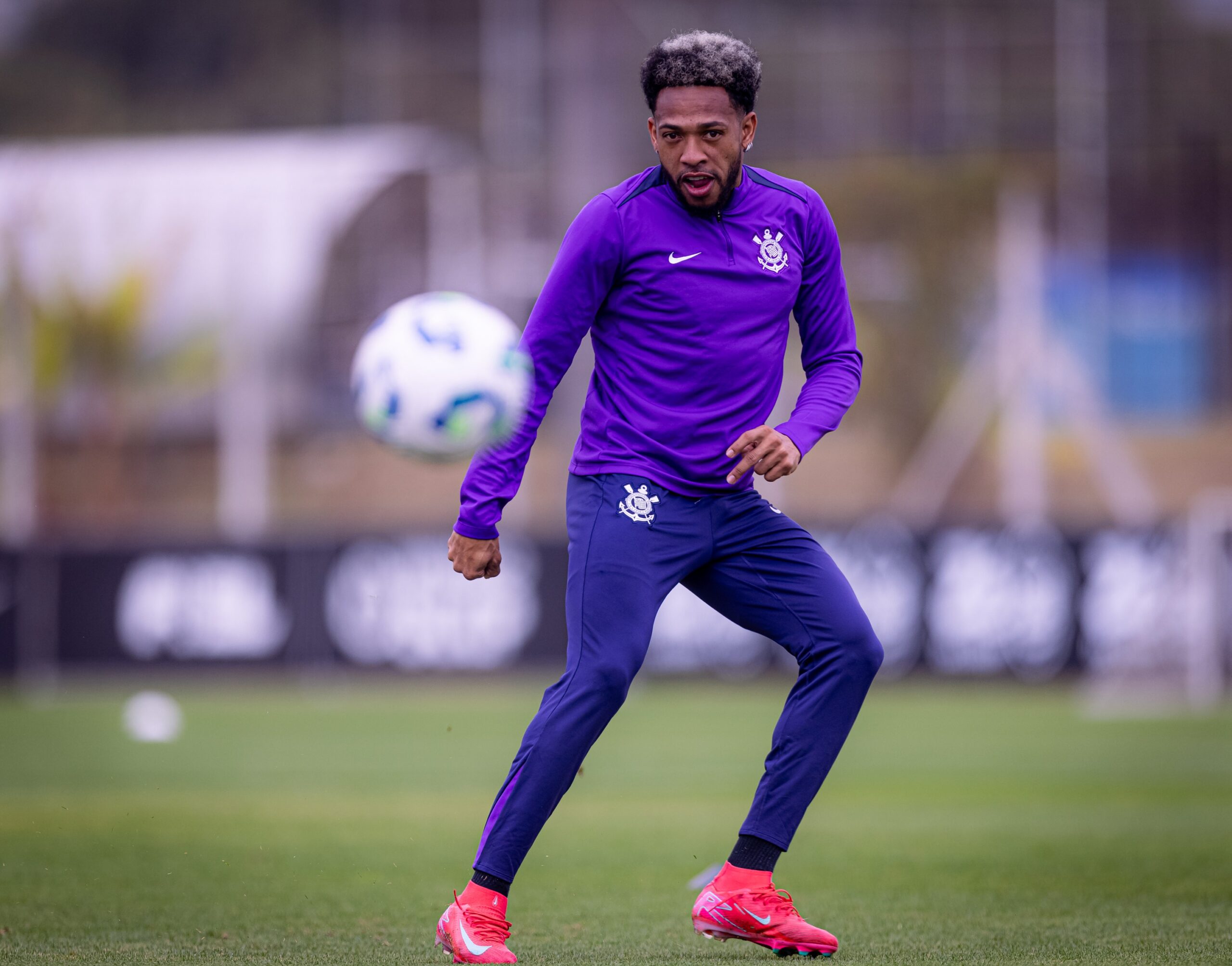 Dorival Júnior barra Martínez de Corinthians x Atlético-MG após faltas a treinos