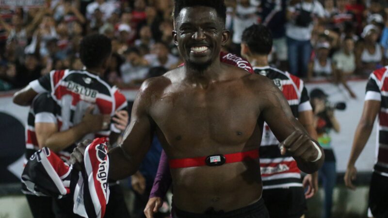 Santa Cruz renova com lateral Israel