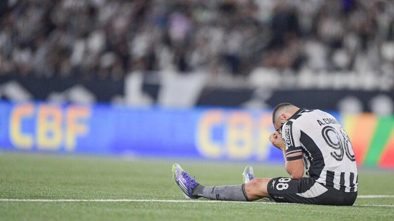 Sem marcar há dois meses, Arthur Cabral vive no Botafogo a sua pior seca  de gols desde 2019