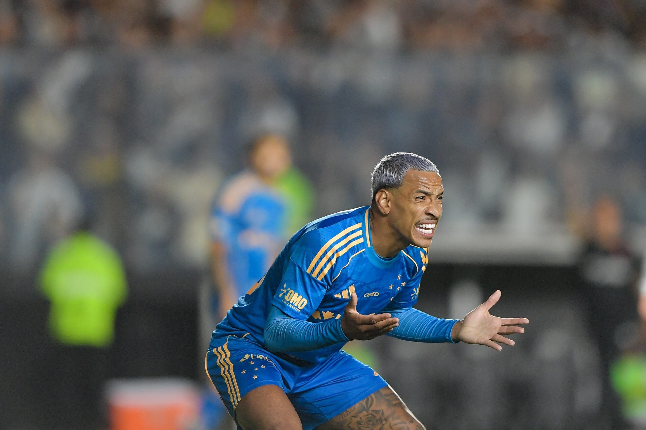 Top 5: veja jogadores que mais acumulam pontos com média básica no Cartola 2025