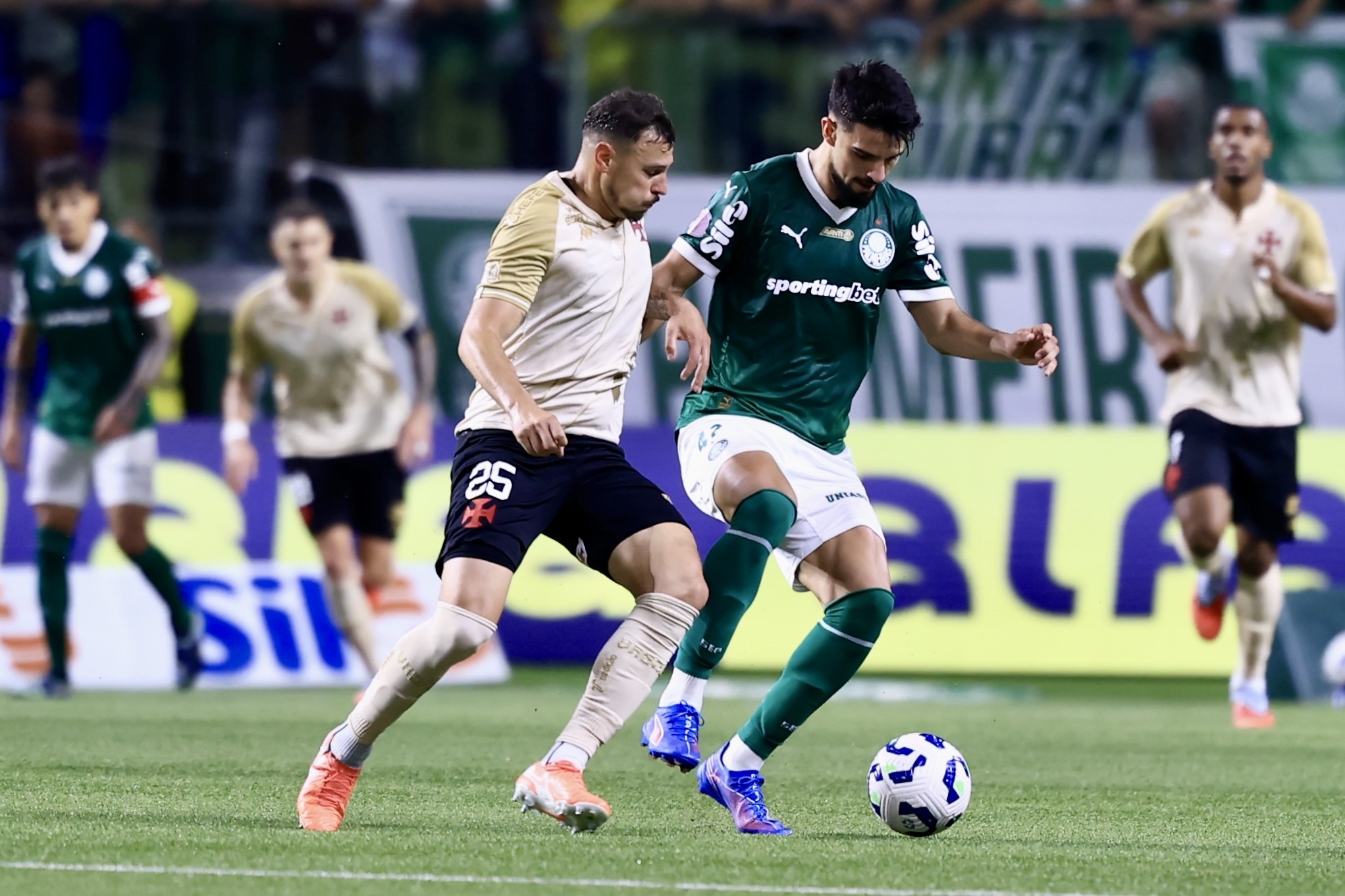 Análise: Vasco erra execução de estratégia e é atropelado pelo Palmeiras em 23 minutos