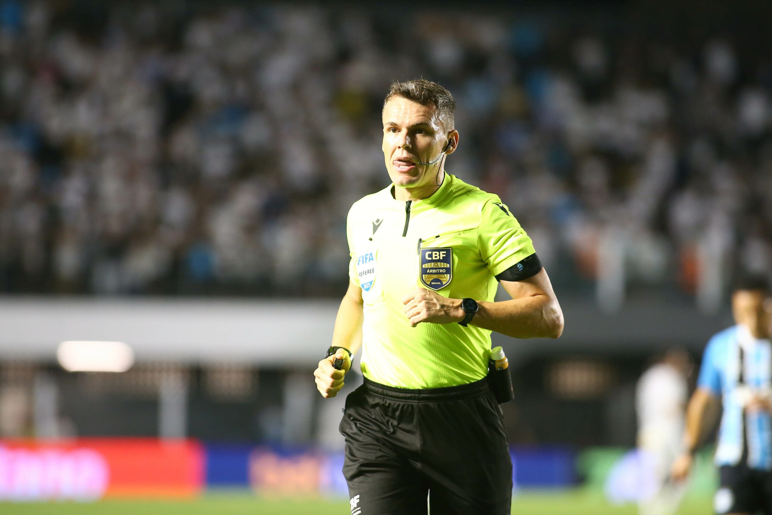 PC de Oliveira discorda de gol anulado do Grêmio contra o Santos; veja o lance