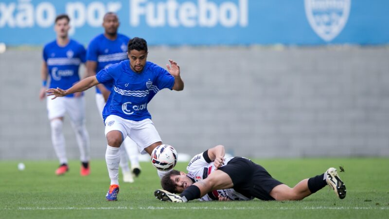 Barra renova com o camisa 10 do acesso e título da Série D