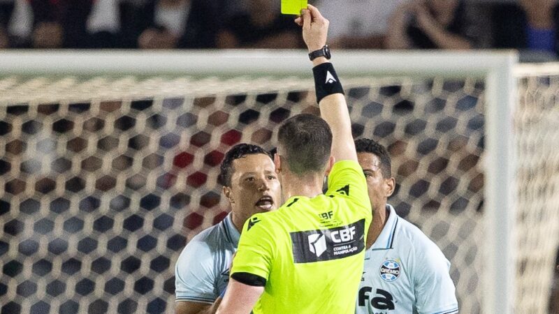 Veja 10 erros da arbitragem no Brasileirão 2025 e vote no pior até aqui
