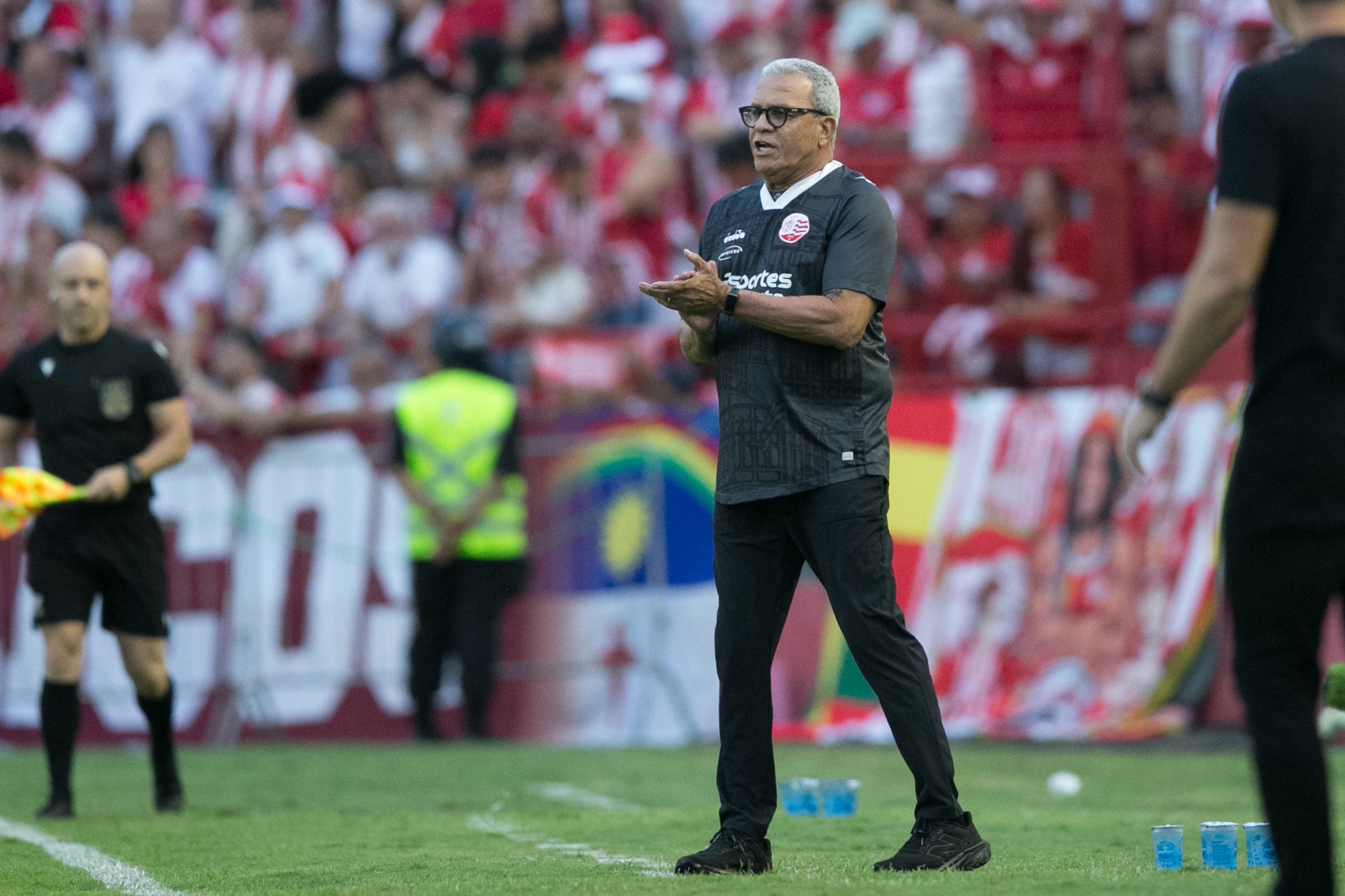 Após acesso com o Náutico, técnico Hélio dos Anjos é procurado pelo Goiás