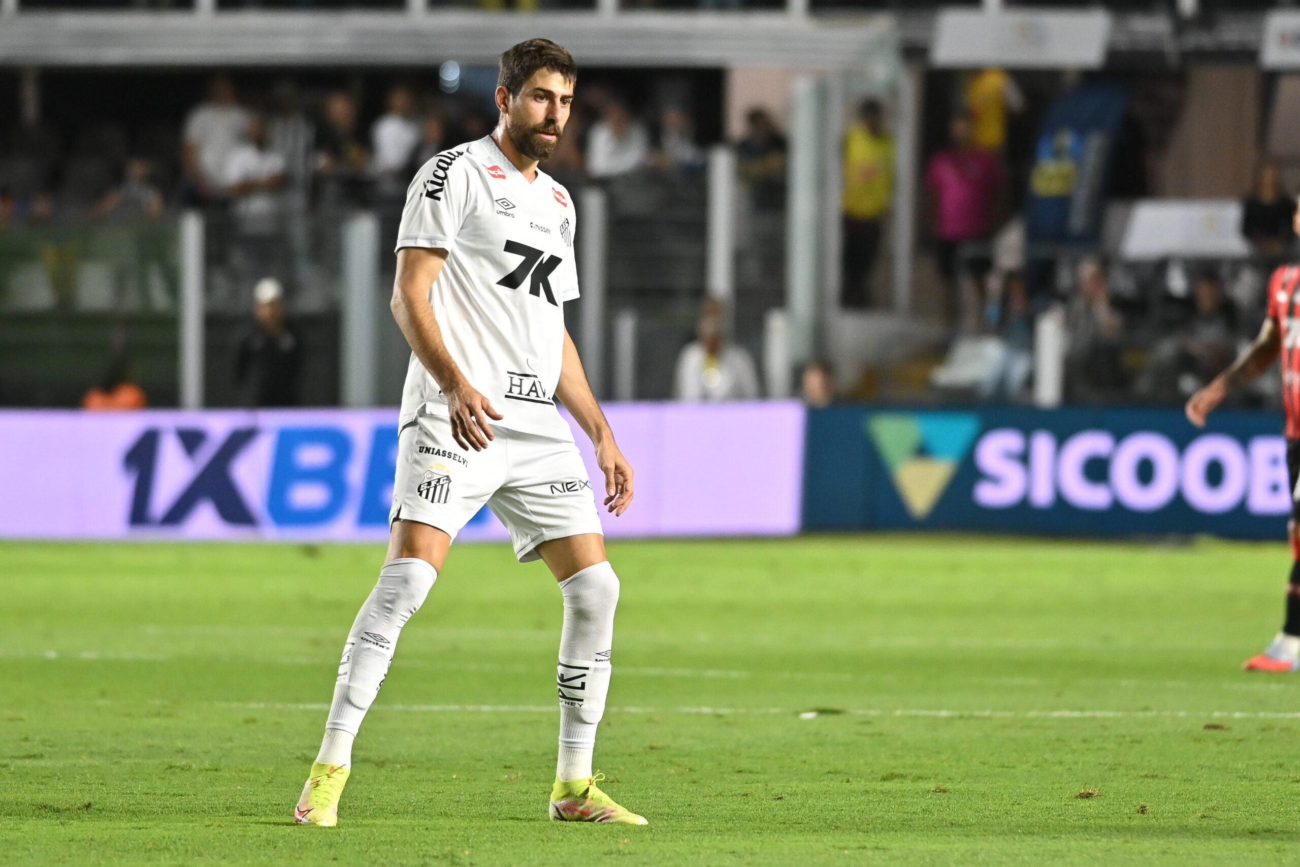 Luan Peres se irrita com postura do Santos e desabafa: “Estamos de saco cheio”