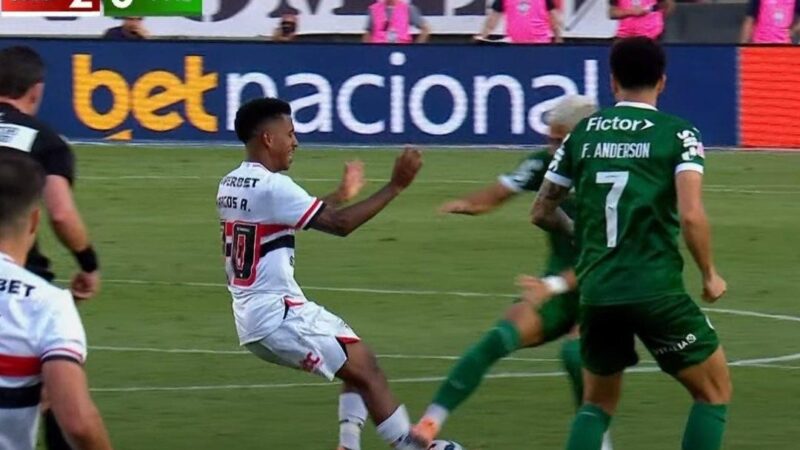 São Paulo envia ofício e pede publicação de áudios do VAR do clássico; CBF vai consultar Fifa