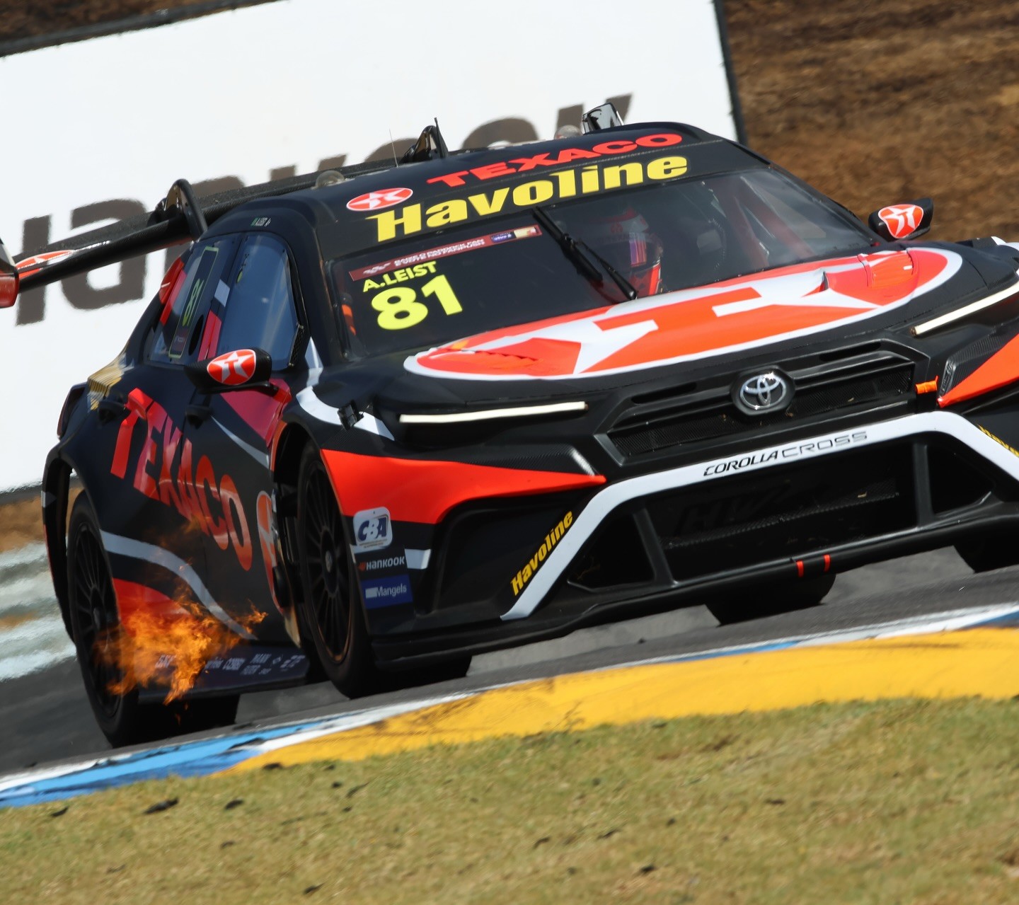 Arthur Leist passa Bruno Baptista e vence sprint da Stock Car no Velocitta