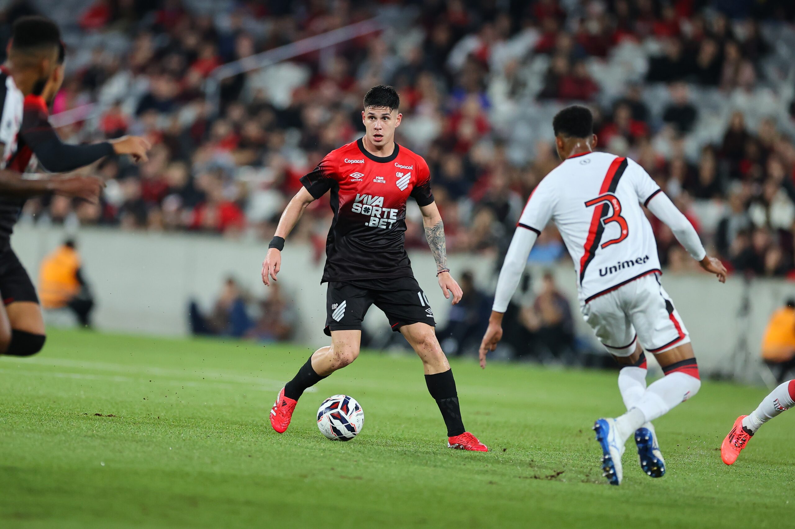 Athletico defende invencibilidade de 18 anos contra o Atlético-GO em Goiânia