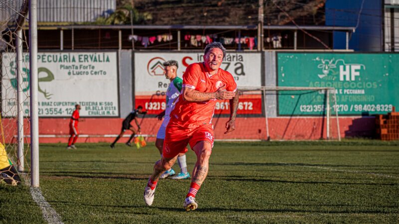 Artilheiro do Cruzeiro na Era Ronaldo, Edu brilha no futebol amador: “Amo a várzea”