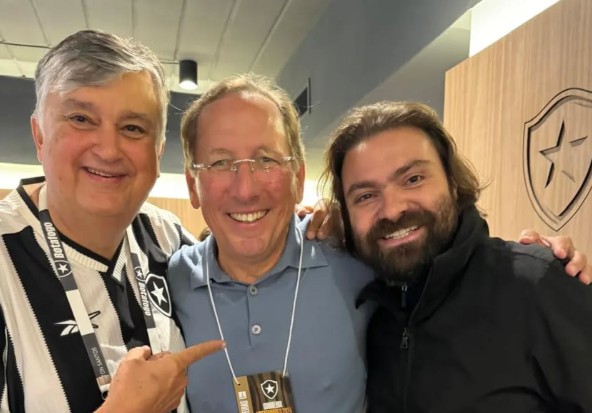 Presidente do Botafogo se reúne com Eagle, e Textor perde força com clube social