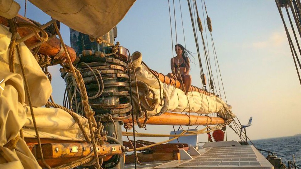 ‘Aceitei um emprego por impulso num réveillon e acabei presa no mar por 6 meses’