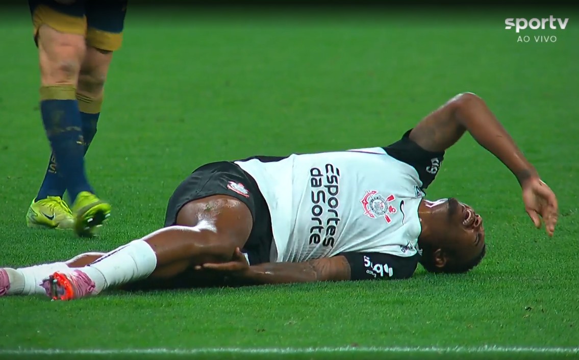 Vitinho passa por cirurgia no joelho após lesão, e Corinthians planeja início de recuperação