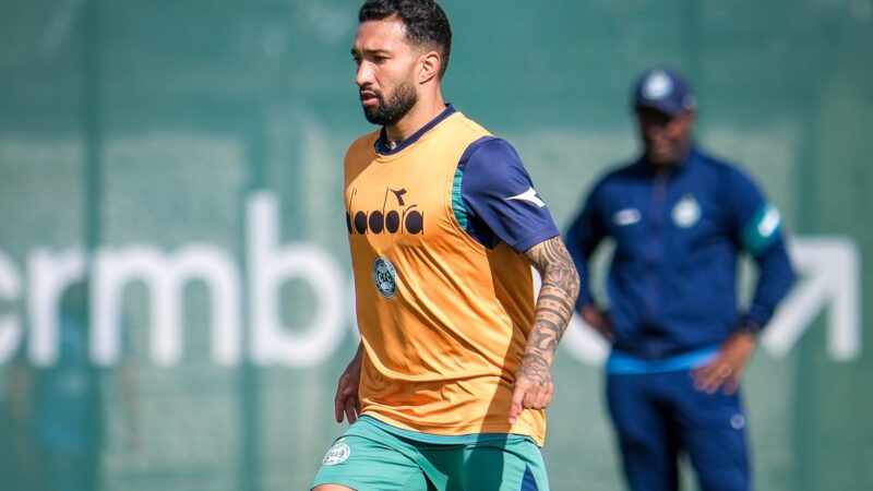 Coritiba: Mozart “blinda” Clayson e cita importância tática do atacante