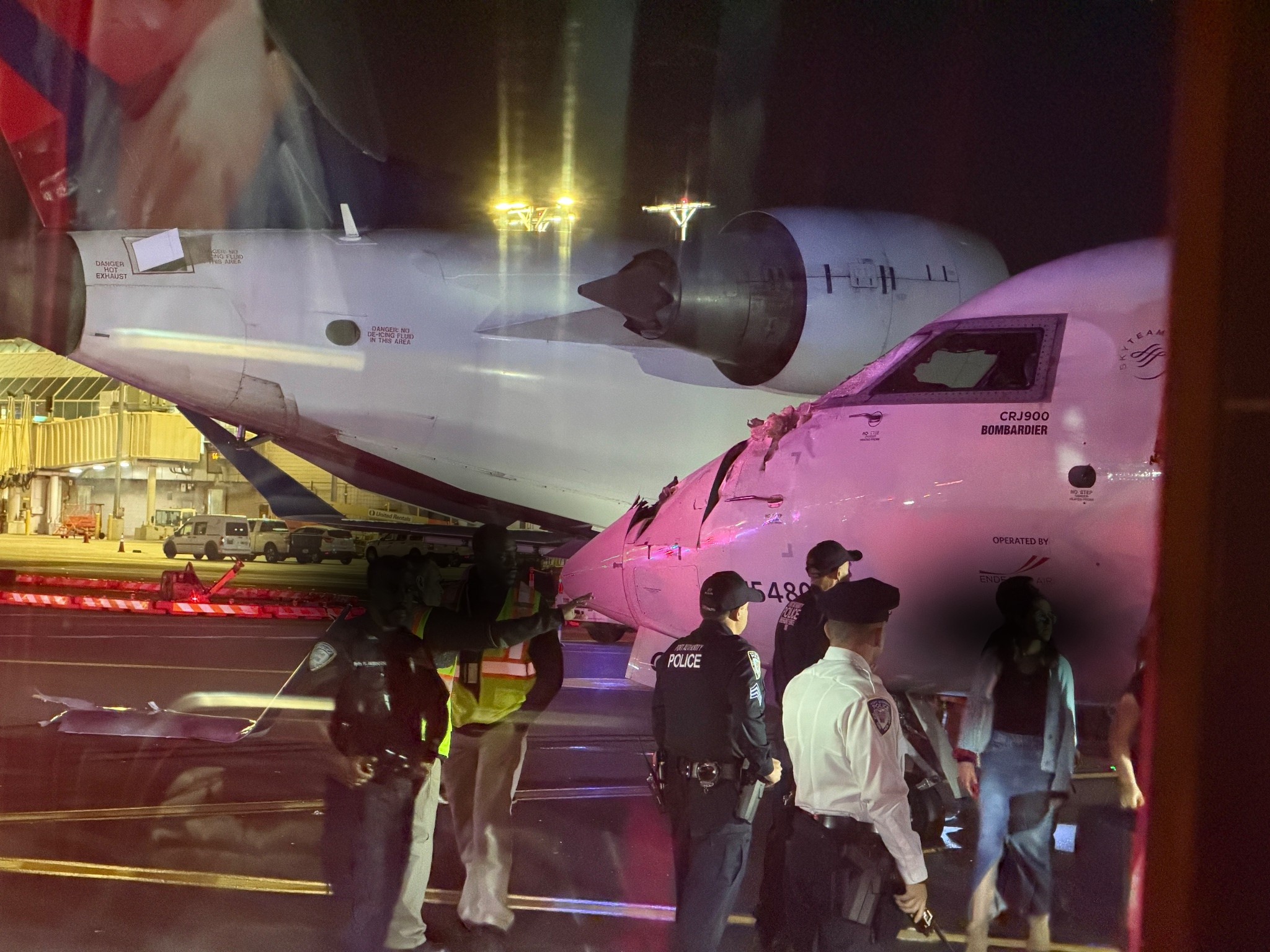 Aviões da Delta batem enquanto taxiavam em aeroporto de Nova York, diz imprensa local