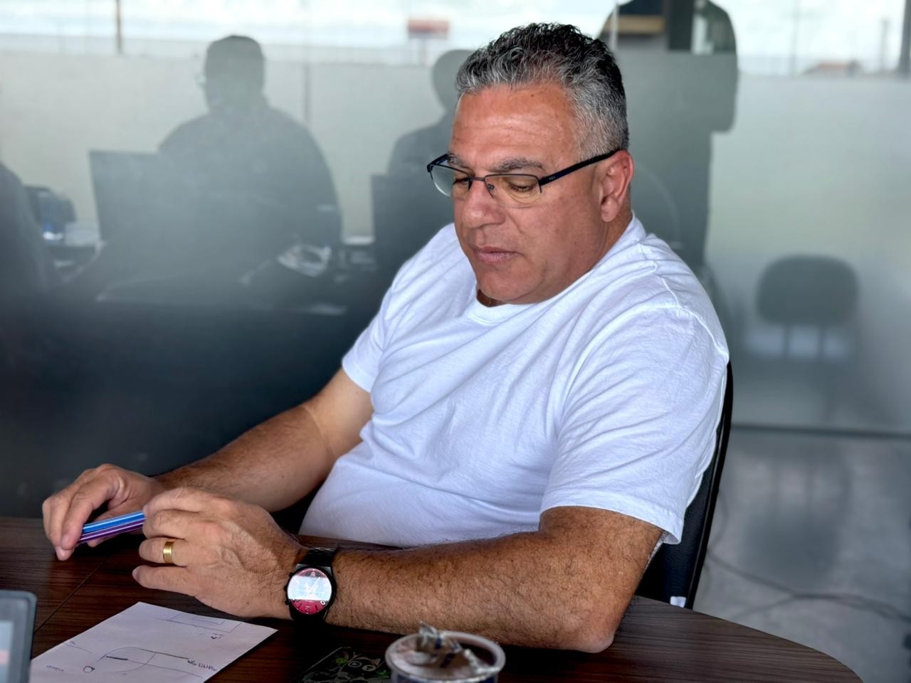 Em Aracaju durante a semana, Luizinho Vieira trabalha a montagem do elenco do Confiança para 2026