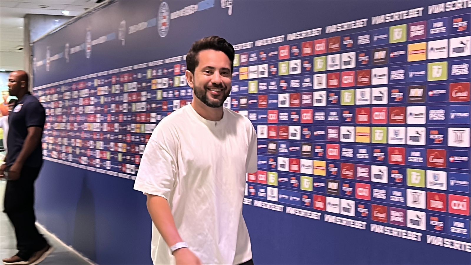 Everton Ribeiro e Ferran Soriano assistem a Bahia x Grêmio na Arena Fonte Nova