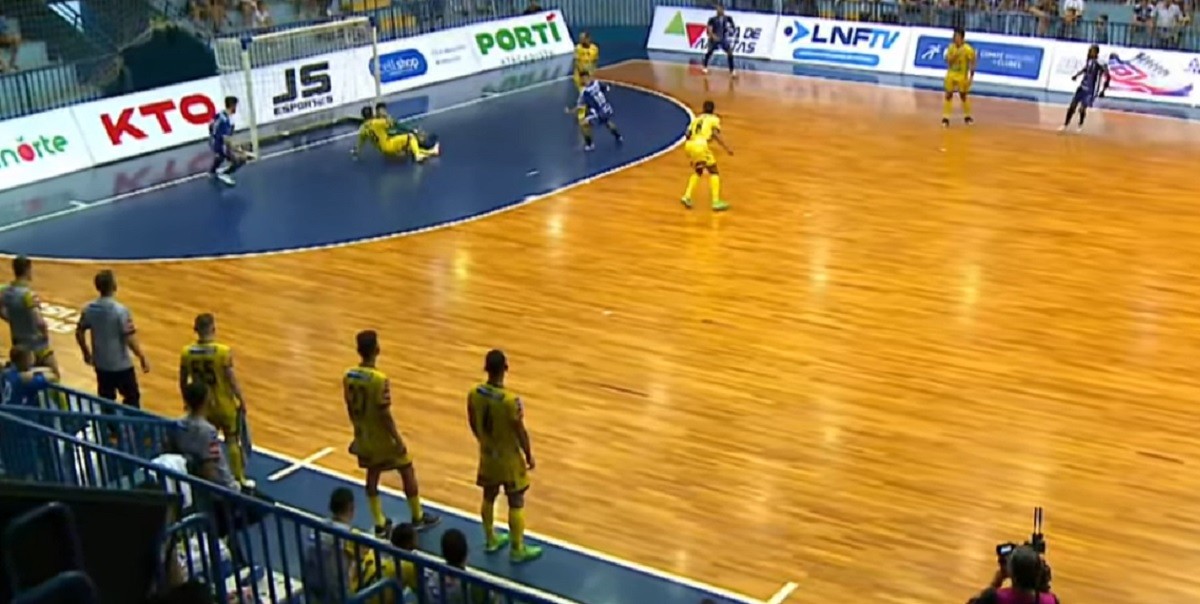 Foz Cataratas surpreende Praia Clube e larga na frente nas oitavas da Liga Nacional de Futsal