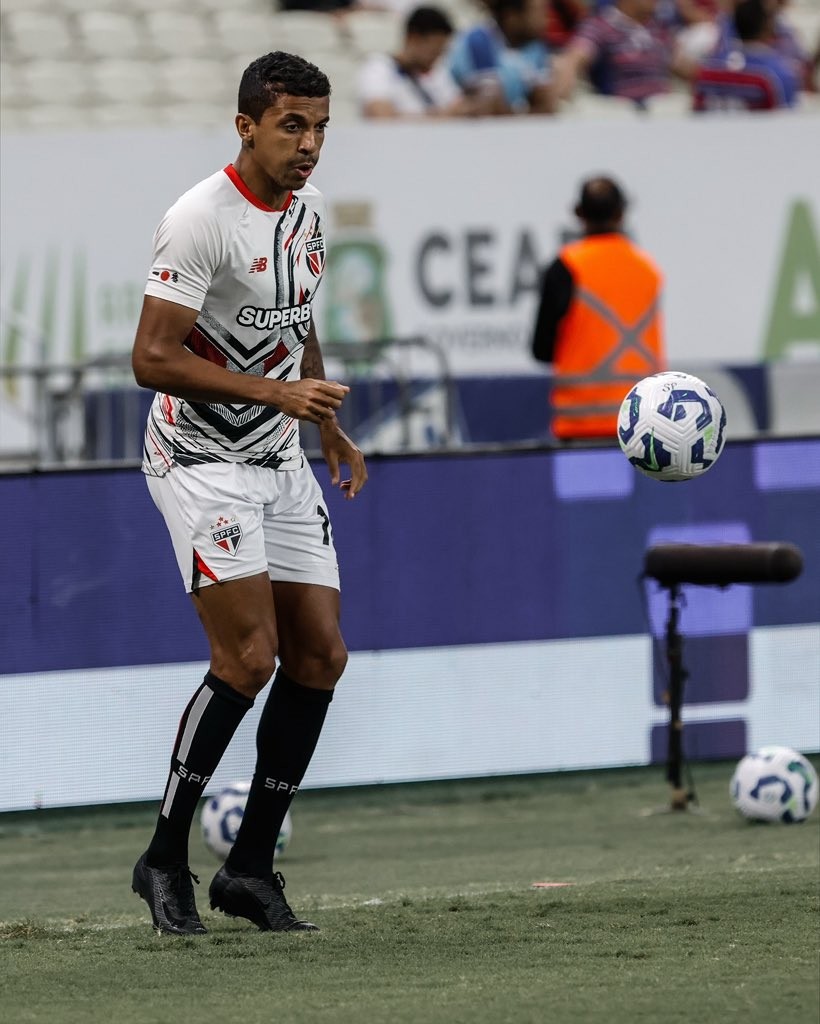 Luiz Gustavo volta após seis meses e joga por 90 minutos no São Paulo: “Gratidão pela vida”