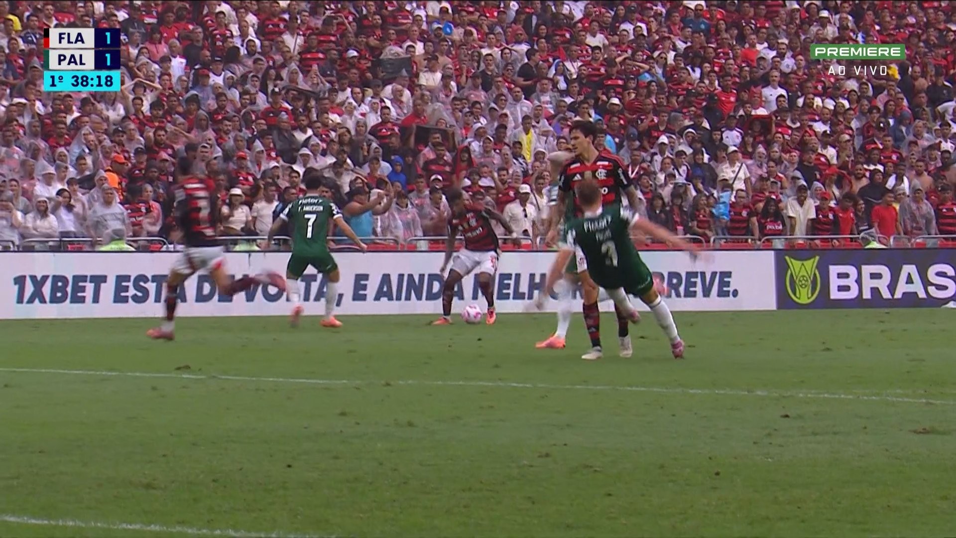 Flamengo x Palmeiras: PC de Oliveira não vê falta em Fuchs e concorda com pênalti em Pedro