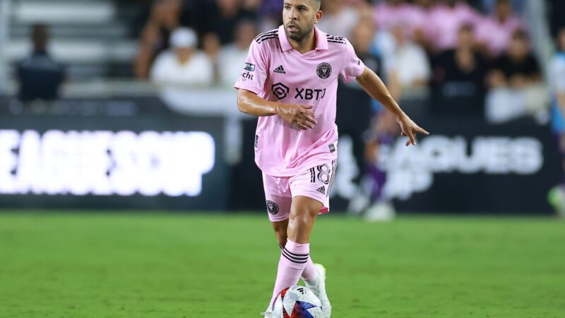 Jordi Alba anuncia aposentadoria do futebol