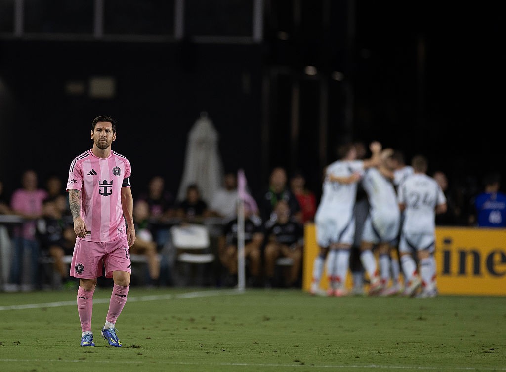 Pela primeira vez desde a chegada de Messi, Inter Miami leva cinco gols em casa; Suárez marca duas vezes