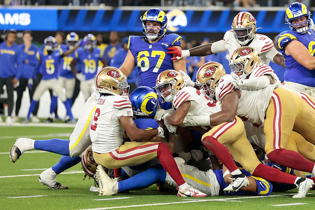 NFL: Fumble de Kyren Williams no fim custa caro, e 49ers vencem os Rams na prorrogação