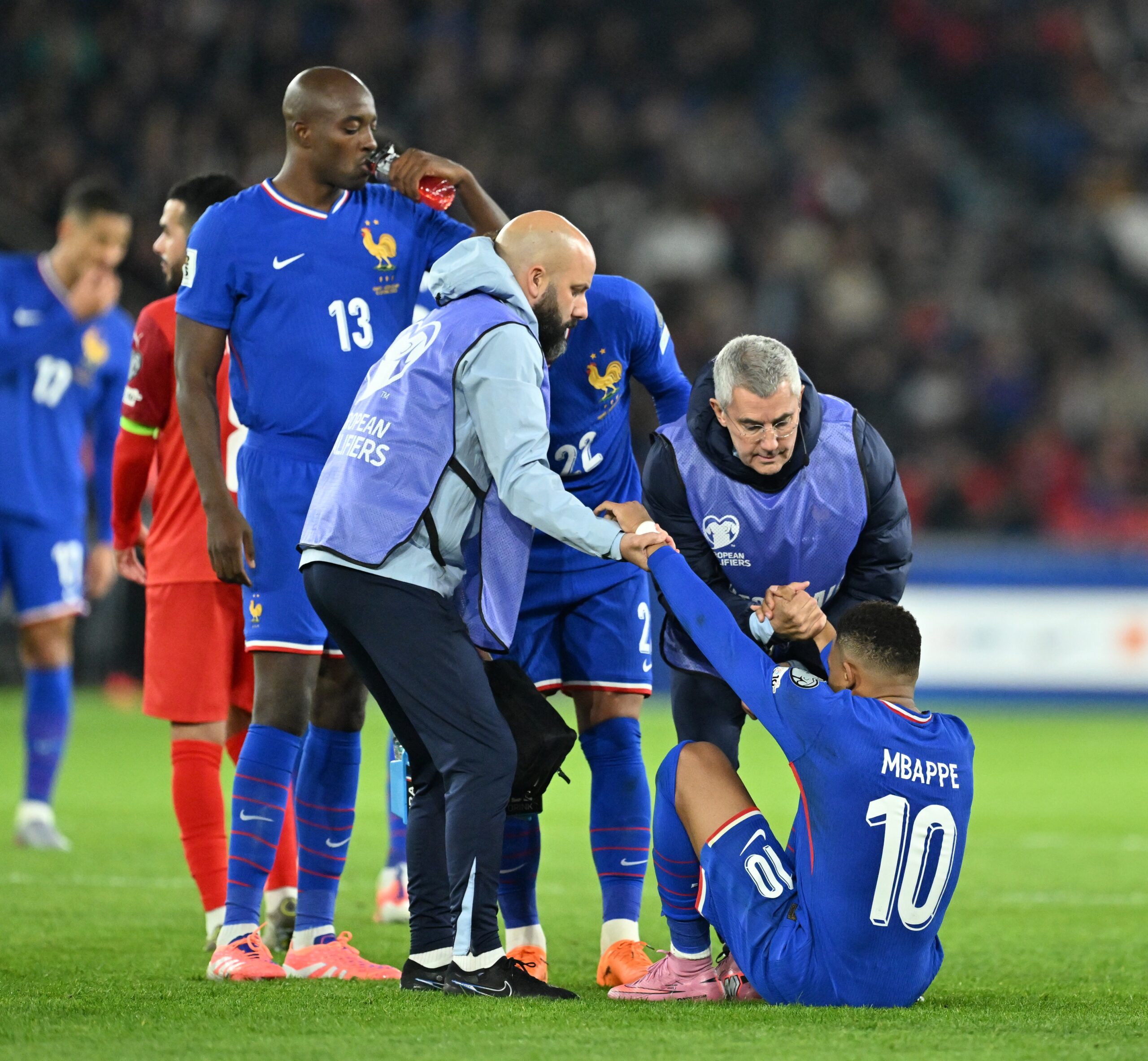 Com dores, Mbappé pode desfalcar a França e voltar ao Real Madrid mais cedo