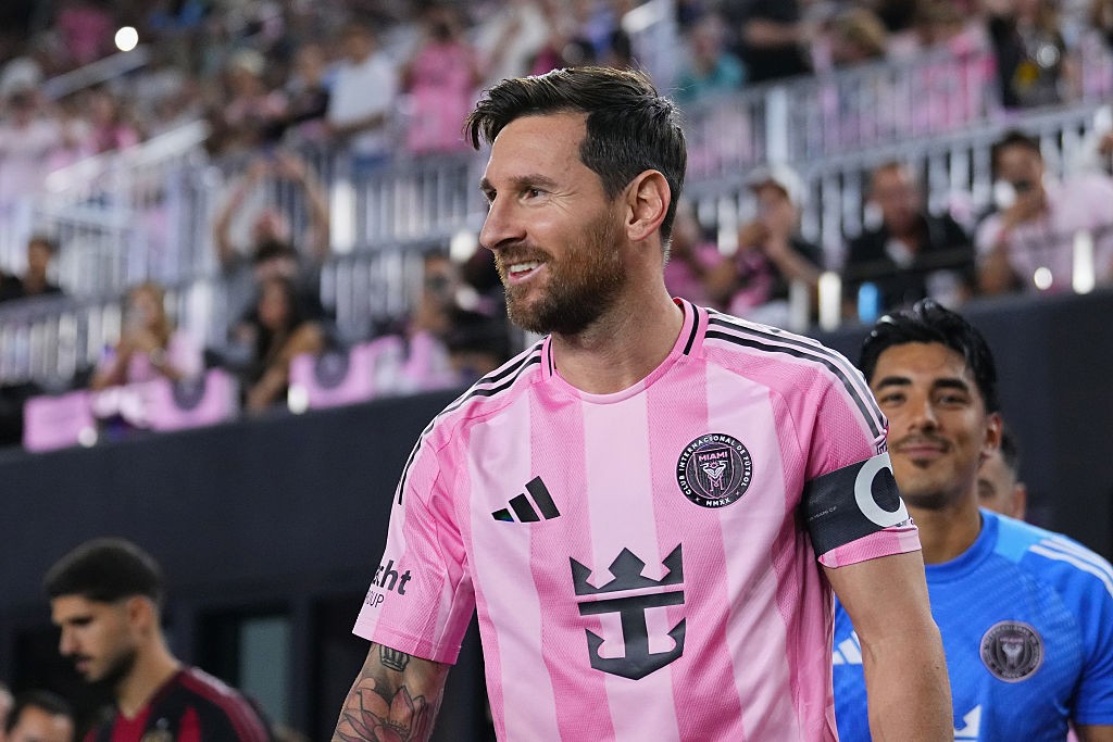 Messi alterna convocação com jogo do clube e faz dois gols em vitória decisiva do Inter Miami