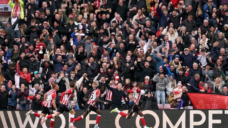 De azarão a sensação: Sunderland gasta mais de R$ 1 bi e surpreende no G-4 da Premier League