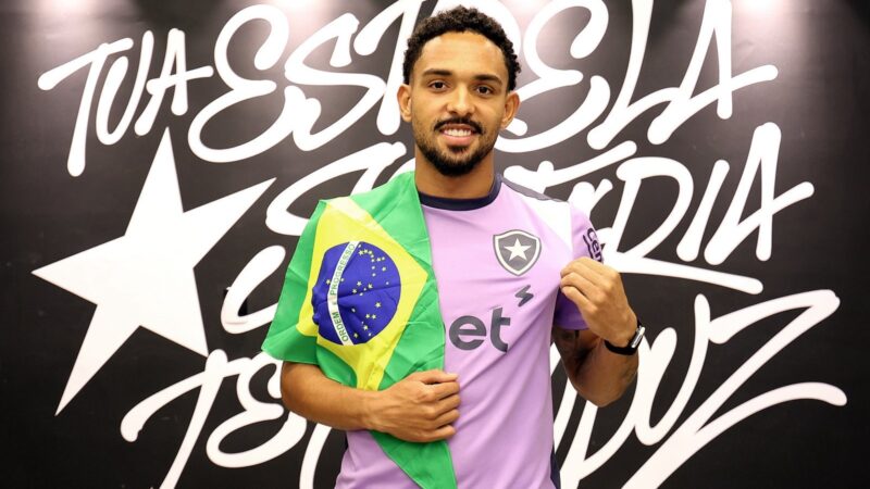 “Vim ser campeão brasileiro e da Libertadores”: como um espelho inspira Vitinho, do Botafogo, a estar na Copa do Mundo