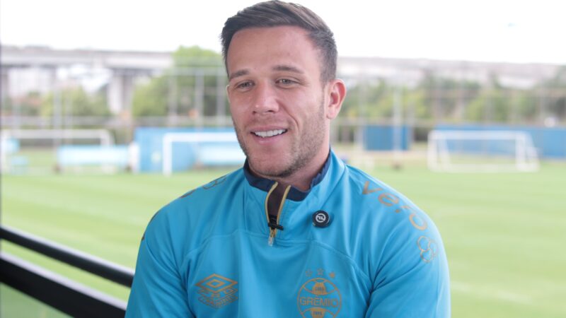 De volta ao Grêmio, Arthur repassa anos na Europa, se impressiona com nível no Brasil e evita cravar futuro