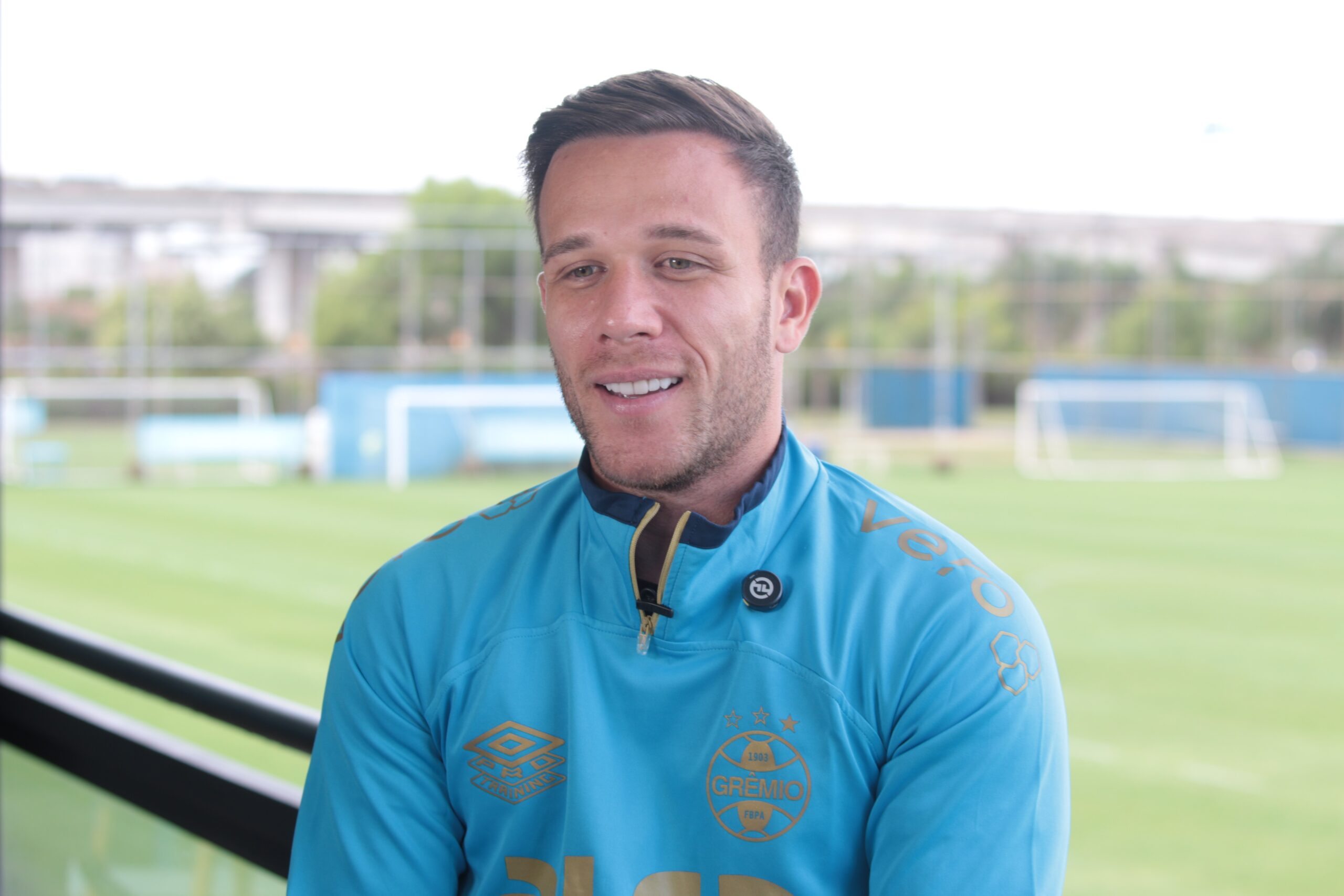 De volta ao Grêmio, Arthur repassa anos na Europa, se impressiona com nível no Brasil e evita cravar futuro