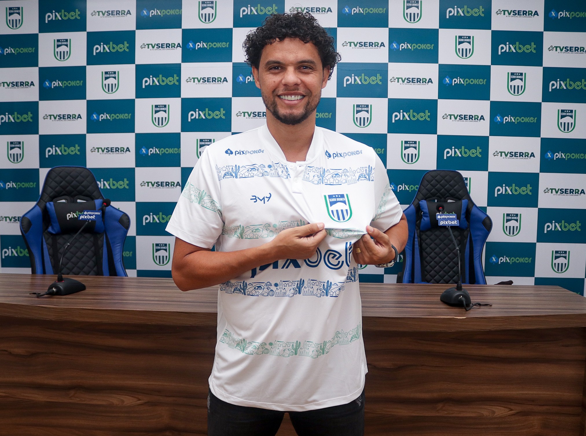 Lembra dele? Victor Ferraz renova com o Serra Branca e vai jogar ano histórico para o clube paraibano