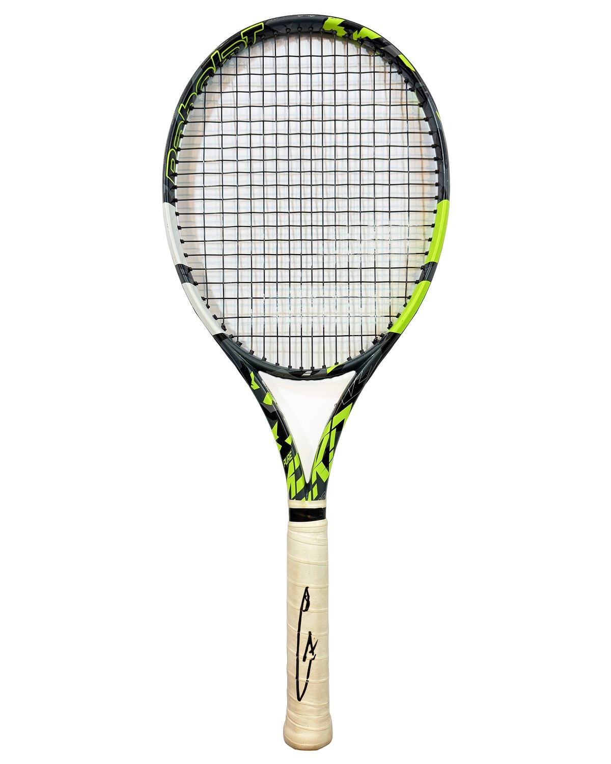 Raquete usada por Alcaraz na final de Wimbledon em 2023 é leiloada por R$930 mil