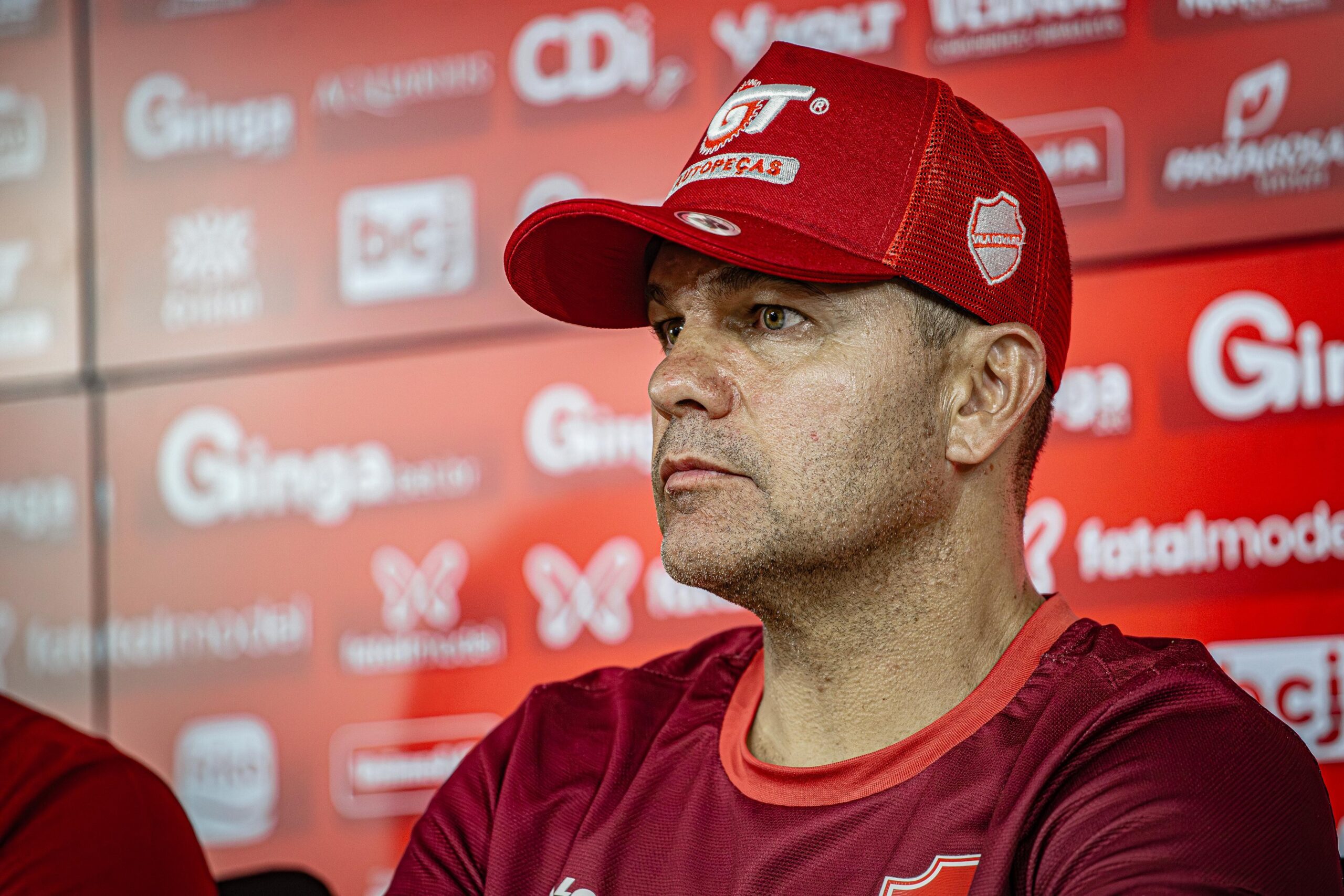 Umberto Louzer lamenta gol sofrido com zagueiro fora de campo e empate na estreia