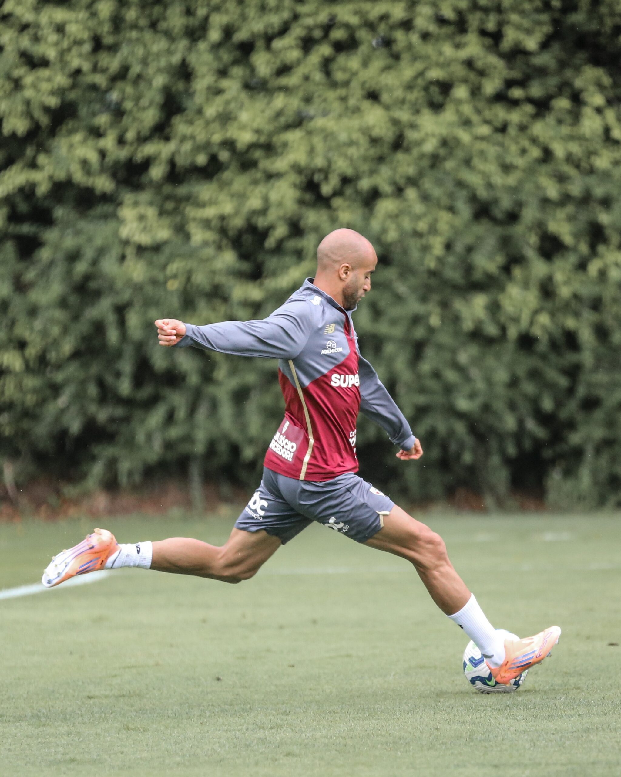 Escalação: São Paulo faz ajustes táticos e treina bola parada para enfrentar o Vasco