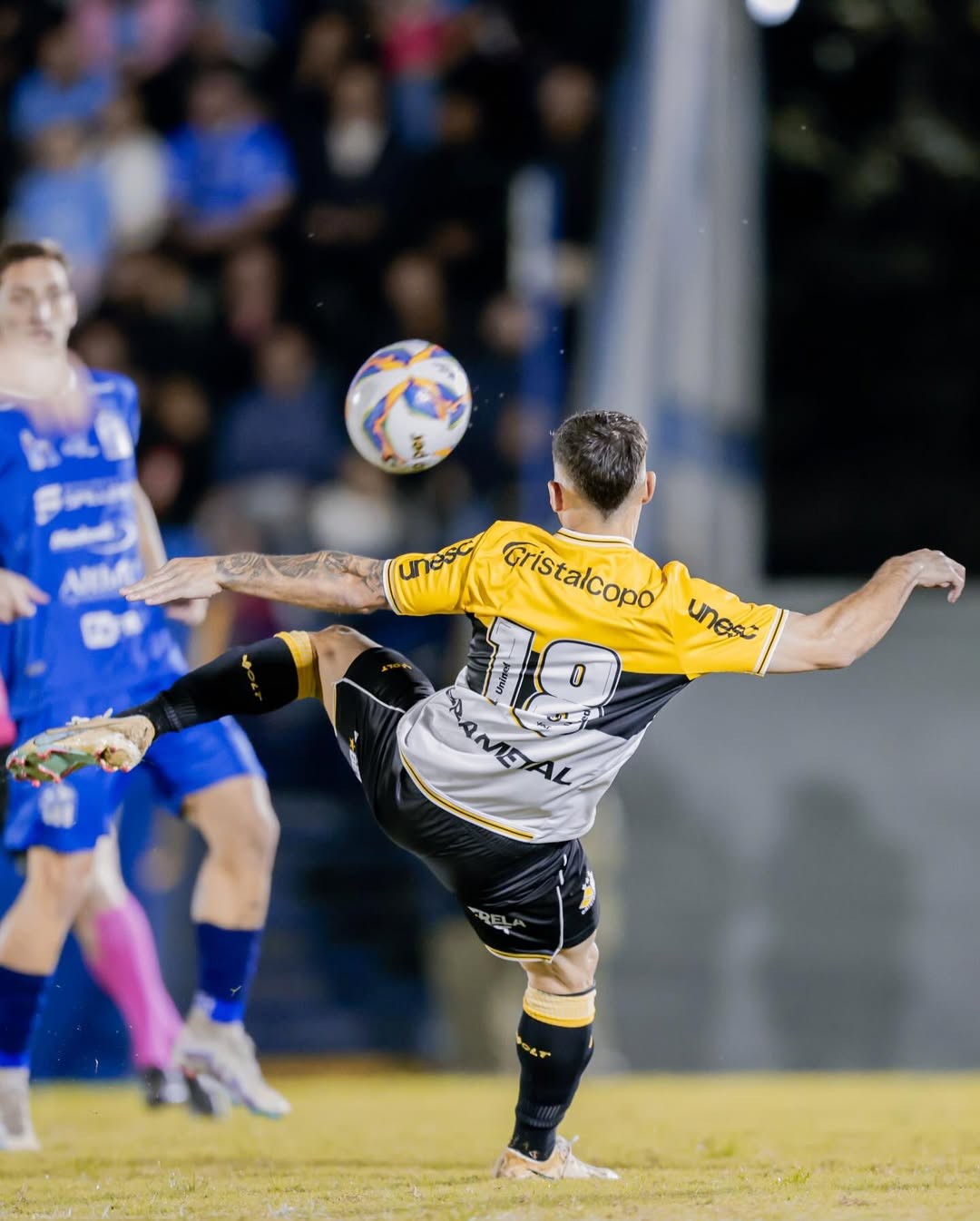 Criciúma prorroga contrato com atacante Rei do X1 em Santa Catarina