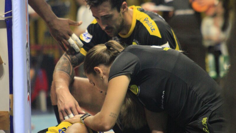 Central do Praia Clube, Pietro pisa de mau jeito, tem lesão no joelho e vai passar por exames